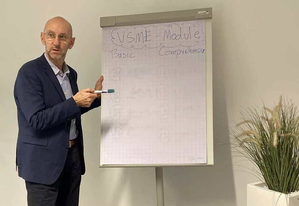 Torsten Lutz am Flipchart